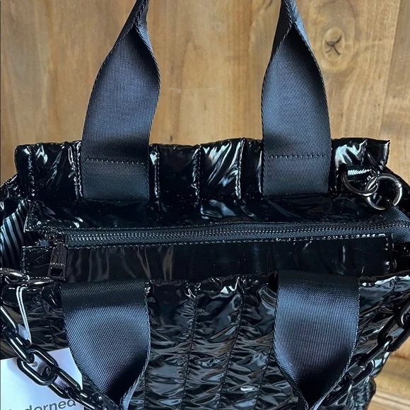 Ah-dorned | Classic Black Metallic Tote Bag w/ Crossbody Strap & Bag Charm Chain - Picture 7 of 17